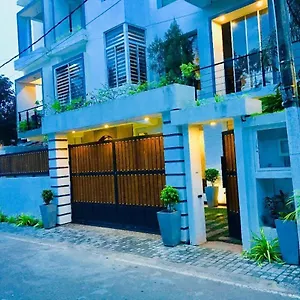 8 Luxury Sri Lanka