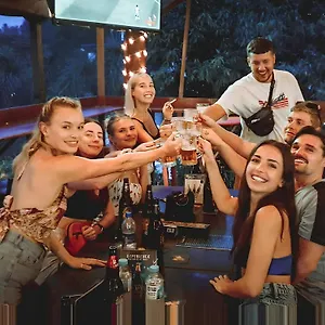  Hostel Sizzle Sports Club